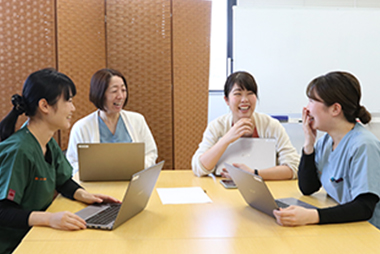 一人で抱え込まないでチームで対応